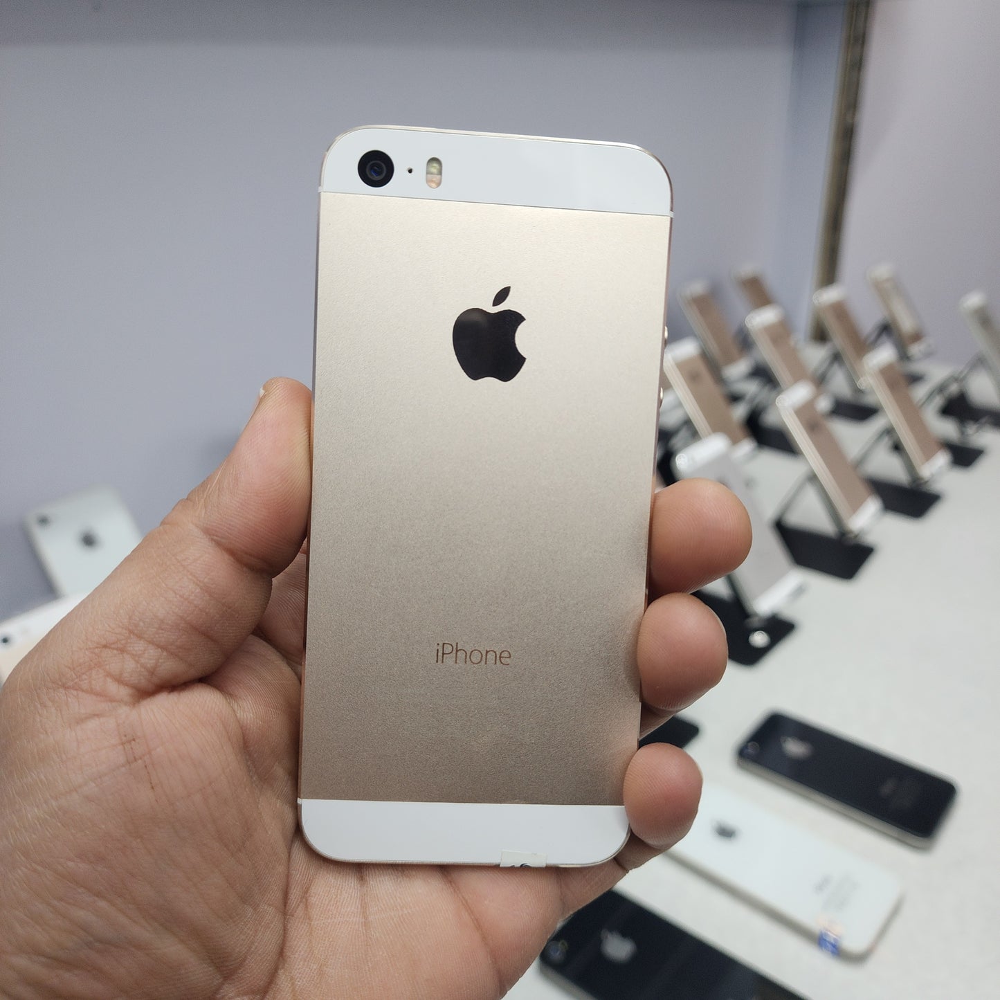 iPhone 5s 16GB Renewed (Box Packed)