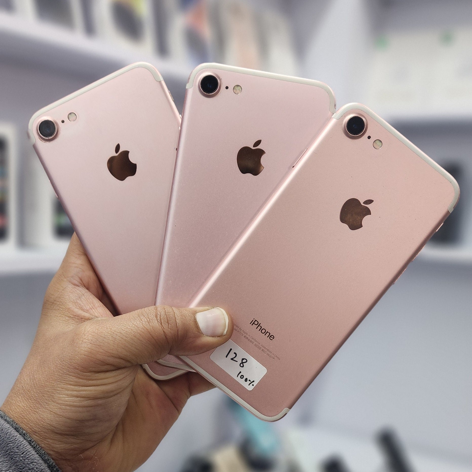 【中古.概ね美品】No.100_iPhone 7_32GB iPhone 中古 販売】iPhone SE 第3世代 / 2022 / 128GB